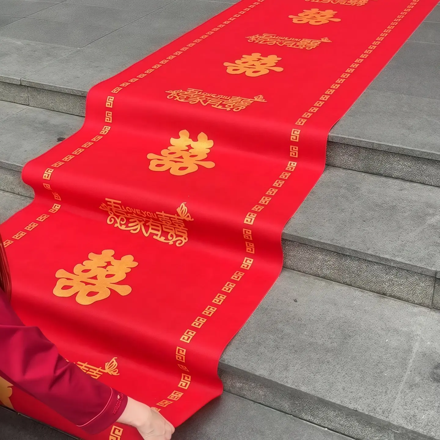 

Red Carpet Wedding Scene Decoration Thickened Non-Slip Outdoor Mat Wedding Celebration Non-Woven Fabric 'Double Happiness' Sy...