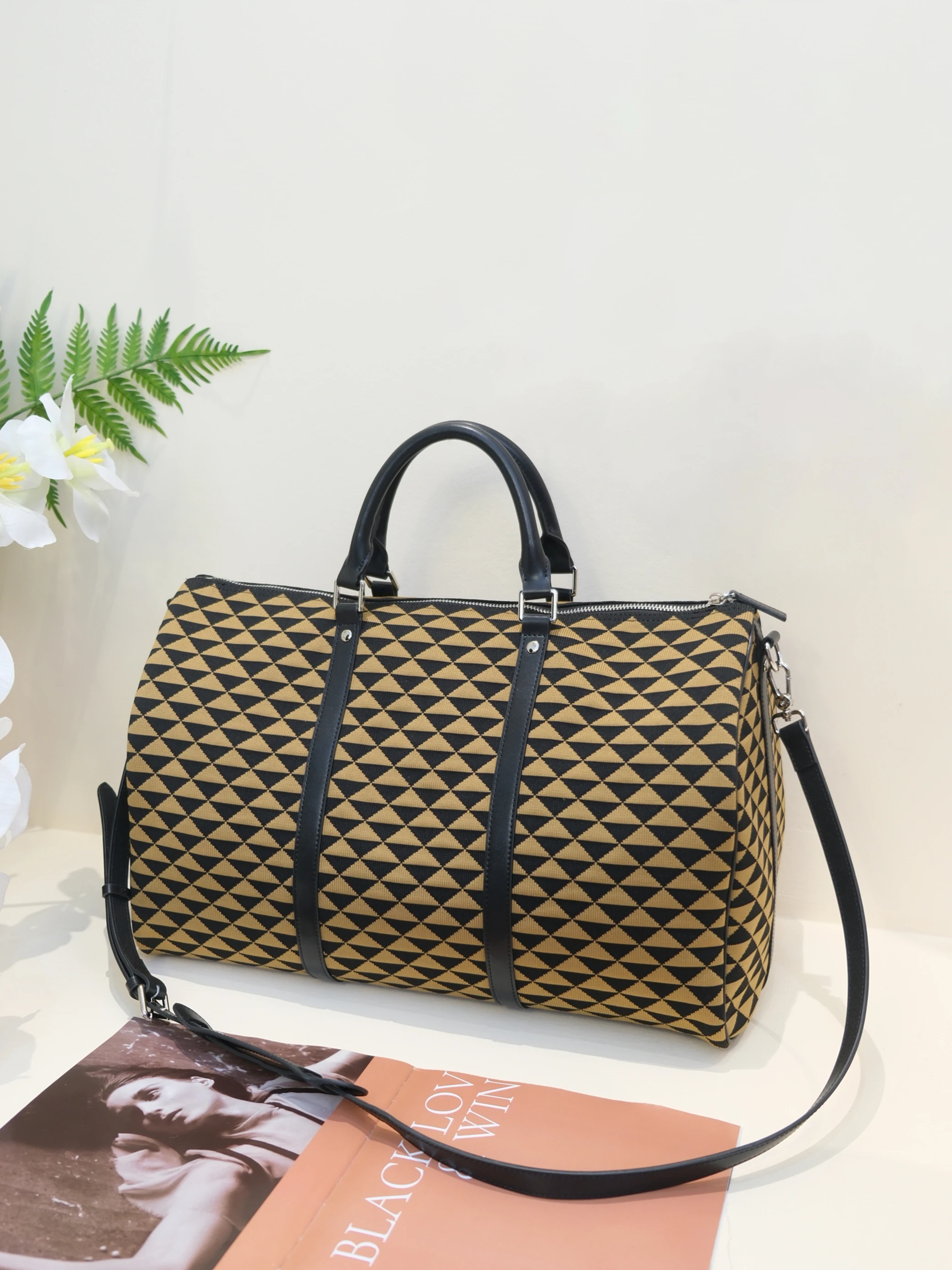 2024 creative new product woven triangle travel bag