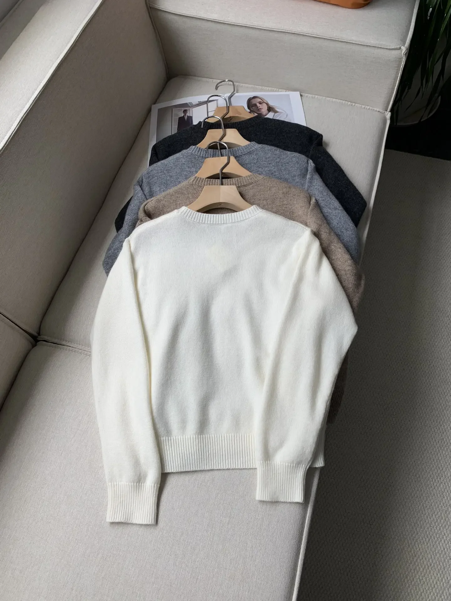

4-Colors Women's Sequined Embroidery Sweater Autumn Winter Round Neck Long Sleeve Loose Ladies Knitted Pullover