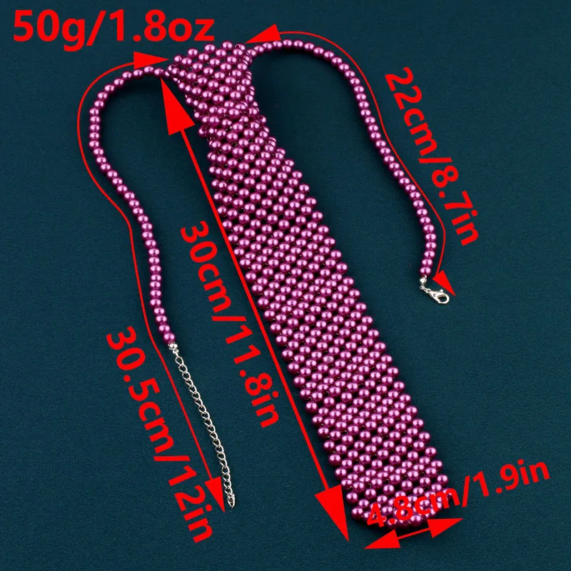 Stilvolle farbige Krawatte für Damen mit handgeschwindigten Perlen. Runway-Ready-Accessoire kann als Halskette oder Pulloverkette getragen werden – Detail 2
