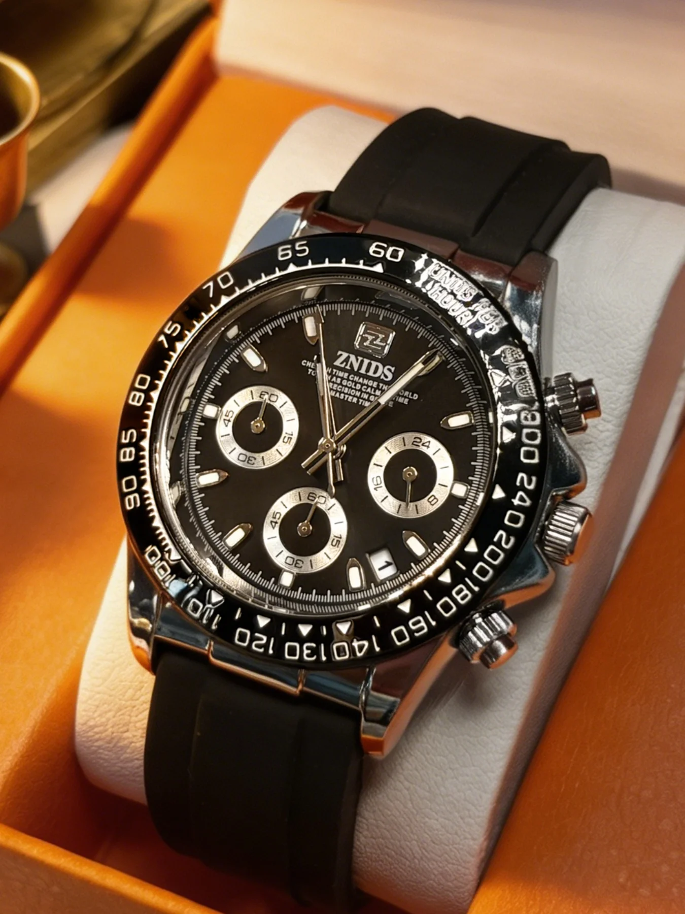 High-Appearance Value Men's Multifunctional Chronograph Quartz Watch, Silicone Strap Waterproof Luminous Business Wristwatch, Trendy Sports Fashion Stylish and Handsome Men's Calendar Watch, Versatile Commuter Men's Wa