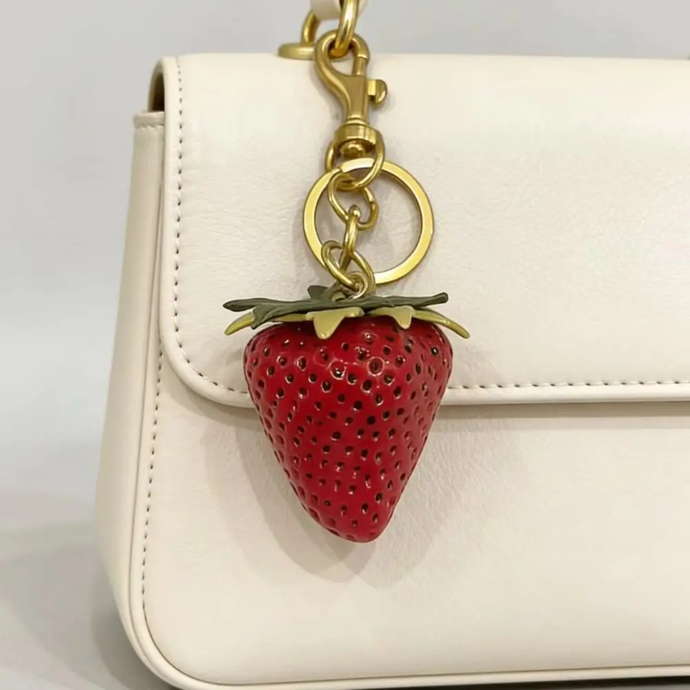 New Cartoon Strawberry Keychain Resin Realistic Fruit Strawberry Pendant Textured Surface Fruit Key Ring Handbag Accessories