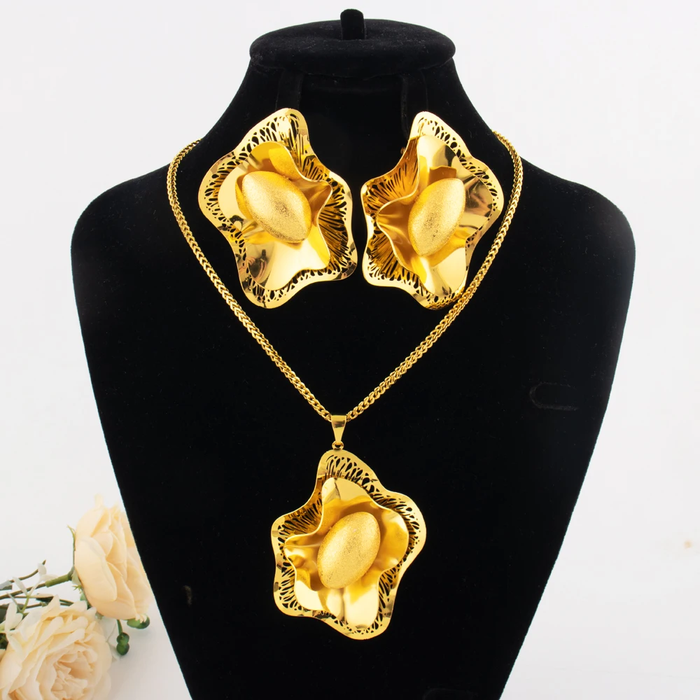 YM Bee Flower Necklace Earrings Set Gold 3