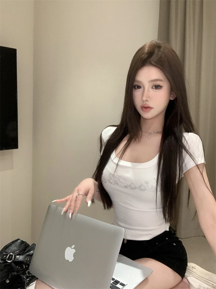

Fashionable Short Sleeve T-Shirt Women's Sexy U-Neck Design Sensual Diamond Heating Summer New Pure Desire Slimming Personali...