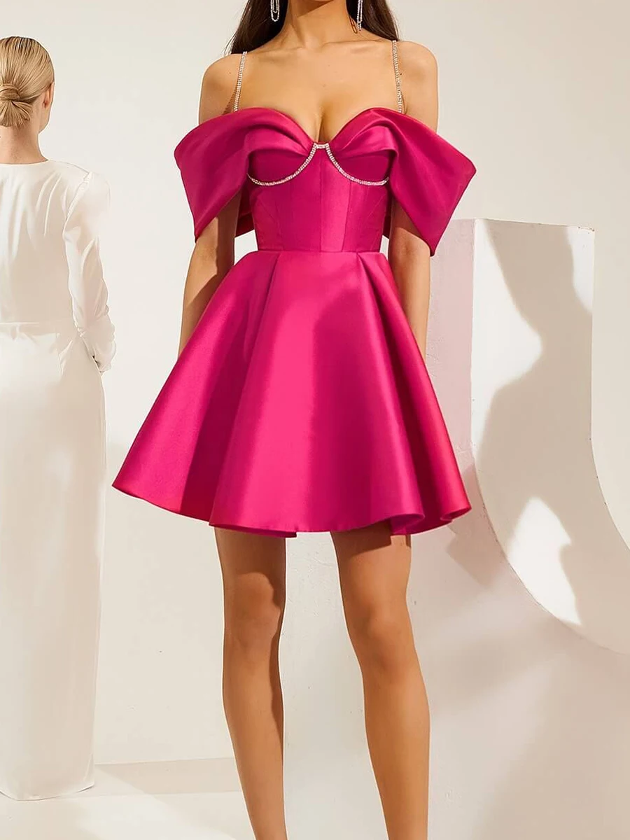 فستان قصير مخصص للحفلات الراقصة للحفلات مطرز بالخرز حبال مثير الوهم من الساتان فساتين سهرة أنيقة بدون ظهر على شكل حرف a للنساء 2025