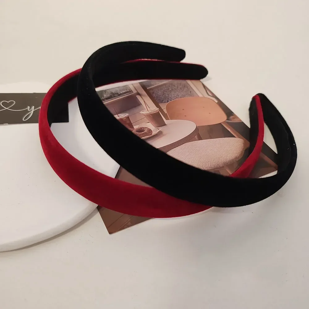 عصابة رأس مخملية باللون الأحمر والأسود بتصميم بسيط، ربطة شعر أنيقة لإكسسوارات الشعر في العطلات، ربطة شعر للنساء والفتيات