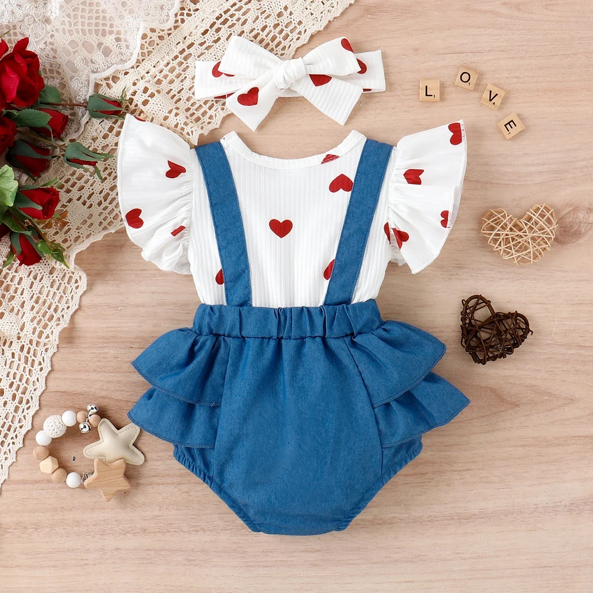 PatPat 2pcs Baby Girl Allover Heart Print Ribbed Ruffle Trim Bow Decor Spliced Imitation Denim Romper & Headband Set