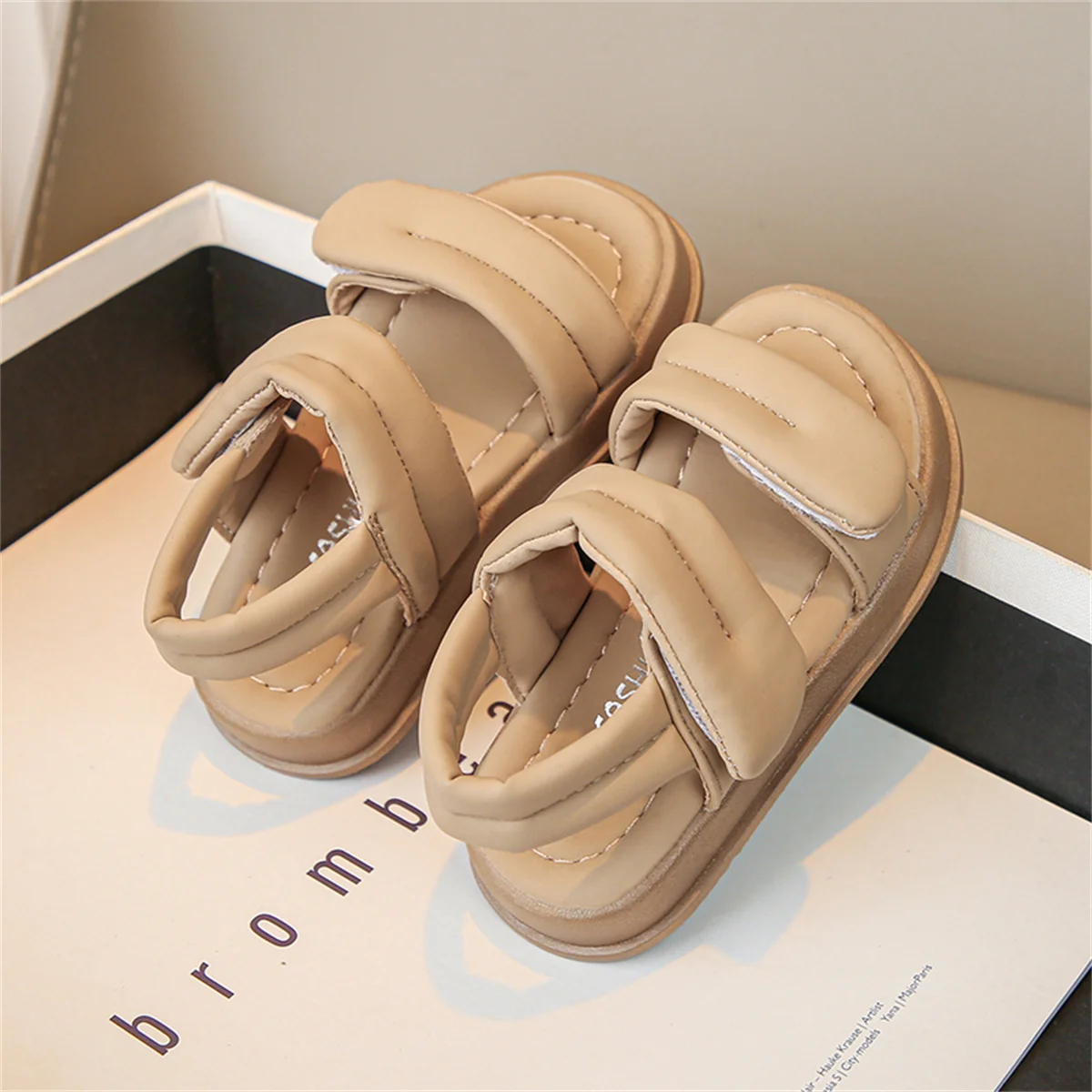 New summer children\'s shoes, solid color, versatile, non-slip, comfortable, suitable for daily use