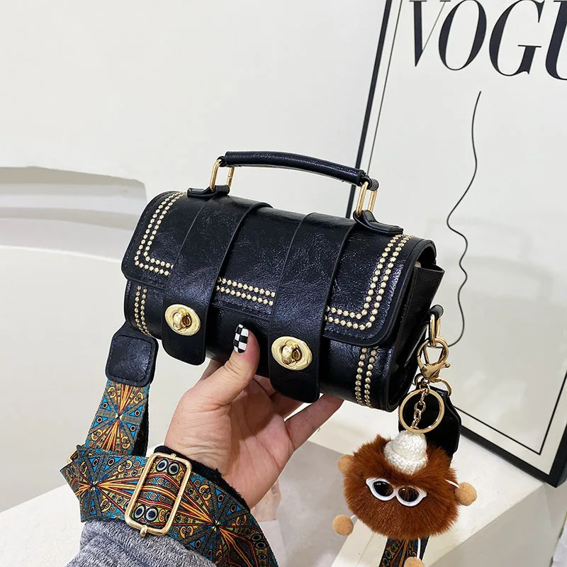 

Designer-style niche fashion women's Boston bag, can be worn on shoulder, crossbody, or carried by hand