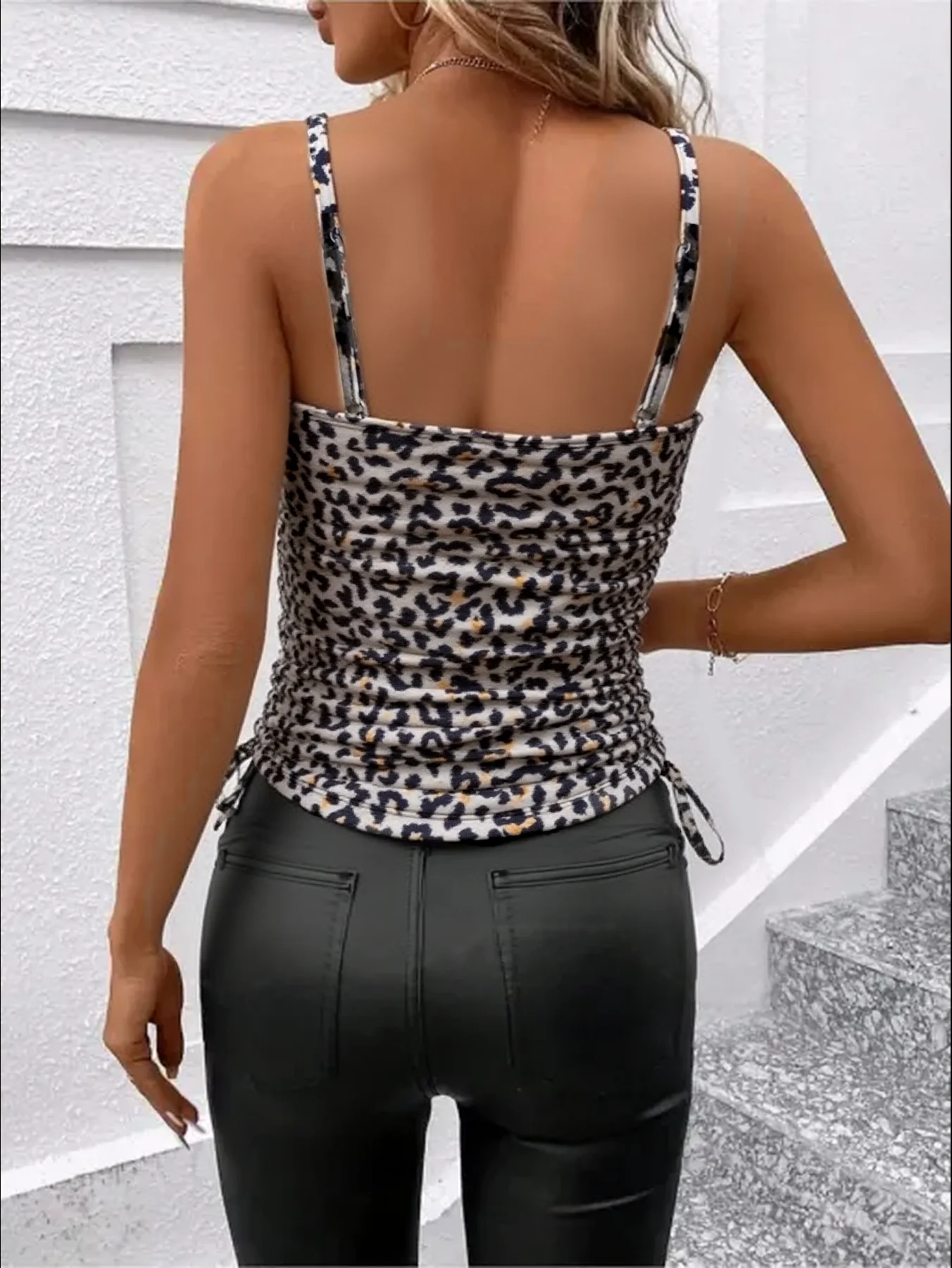 Frühling Sommer Frauen Mode Sexy Leopard Print V-ausschnitt Ärmellose Tank Top Straße Trend Leibchen Für Damen Casual Wear