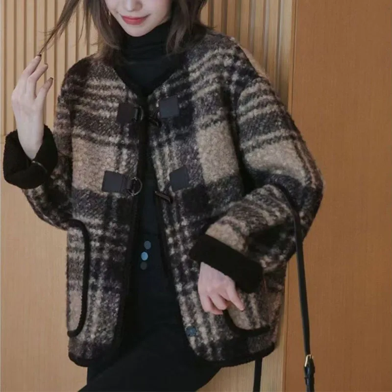 

Autumn Winter New Women Lamb Wool Coats Korean Fashion Plaid Pockets Button Thicken Plus Velvet Cardigan Slim Short Jackets Tops