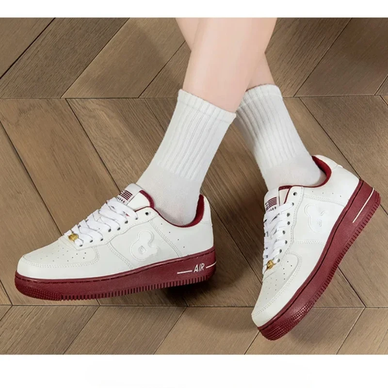 

Fashionable and versatile couple's little white shoes, niche design casual sports board shoes, 2024 new style