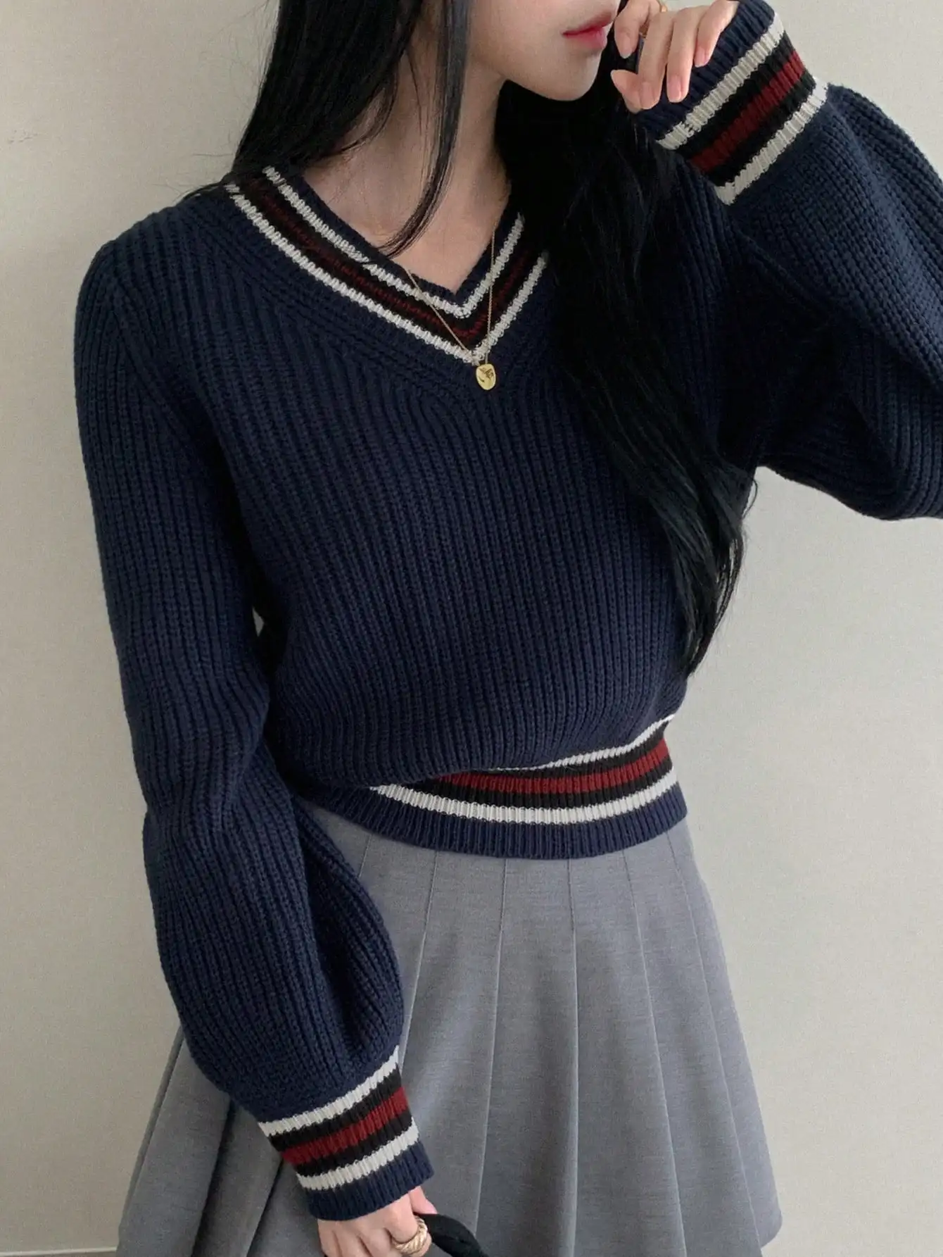 

Вязаный свитер с V-образным вырезом и полосатой отделкой для женщин, повседневный пуловер с длинными рукавами, осенняя мода