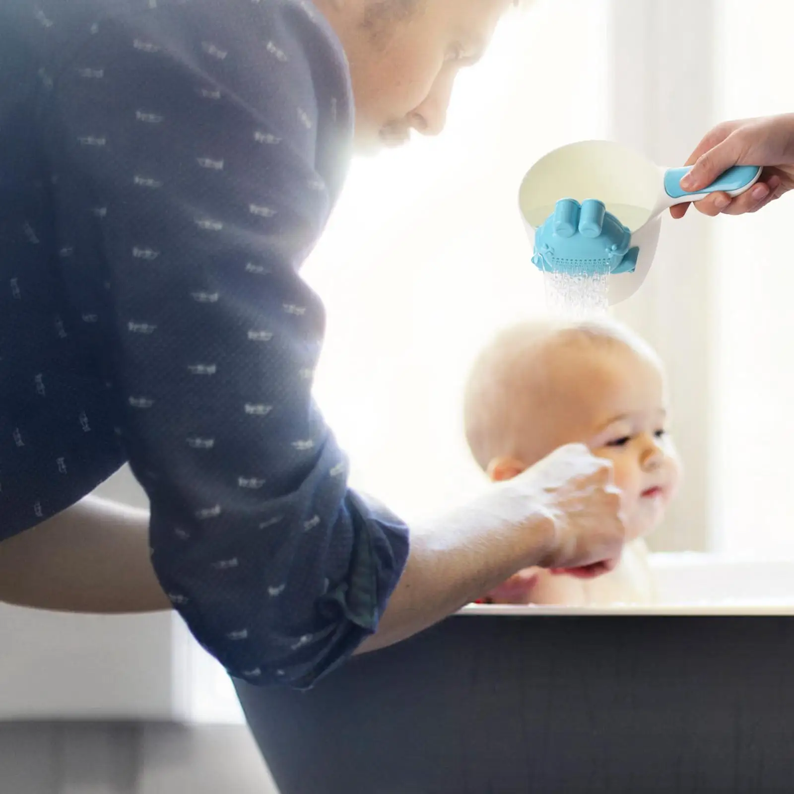 Ember Mandi Bayi Anak dengan Desain Beruang untuk Mencuci Rambut dan Melindungi Mata Bayi