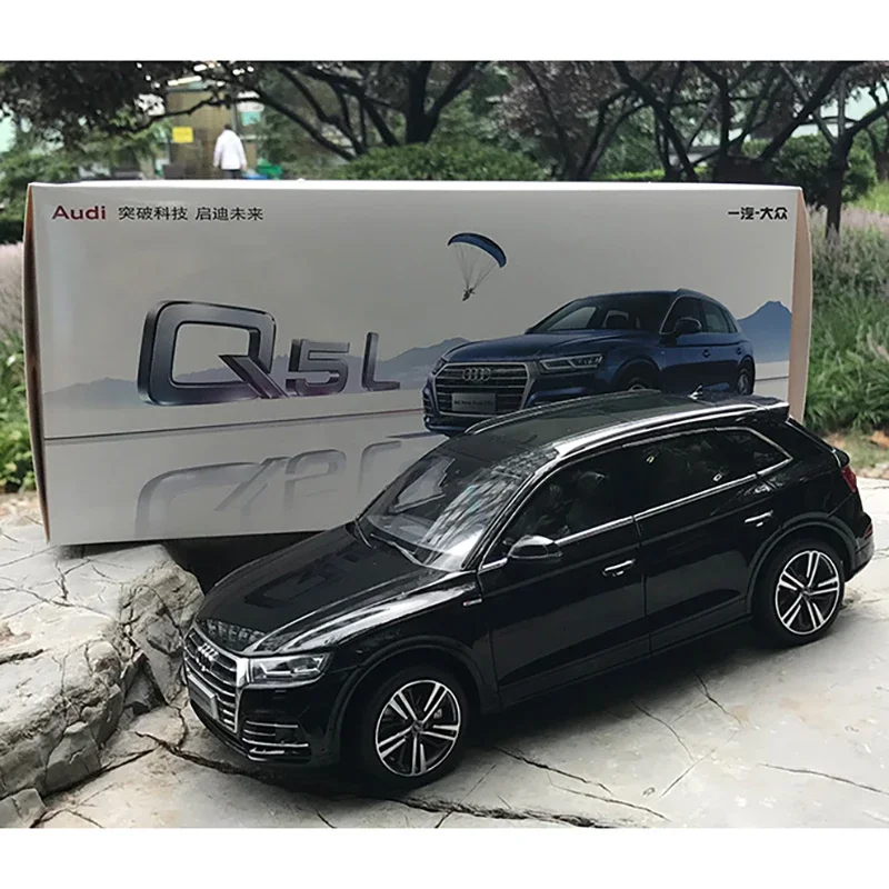 Modèle de voiture Audi Q5L en alliage moulé sous pression, jouet à collectionner, cadeau de simulation, ornements d'affichage souvenir, échelle 1/18