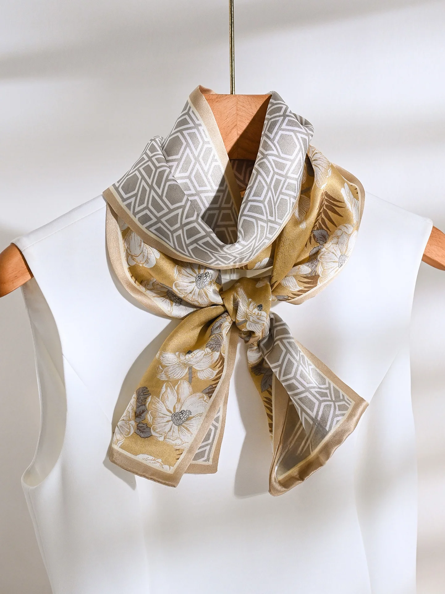 黄色のシルクロングスカーフ女性用2026年新作高級感のあるマッチシャツ両面ドリフティングベルト桑絹ナロースカーフ