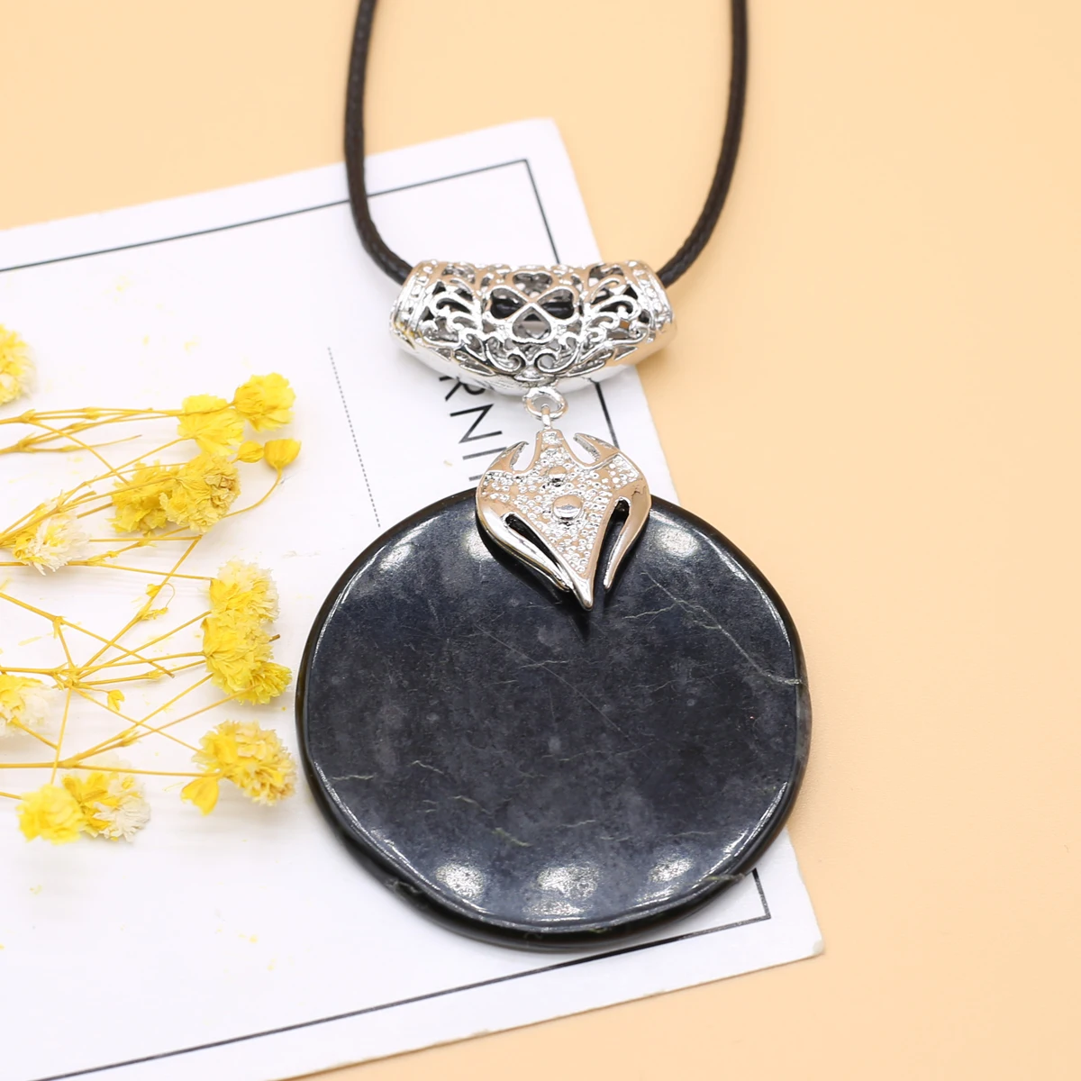 Vintage Natural Black Agate Natural Stone Pendant Round Fashion High Quality Women Necklace Collar Jewelry