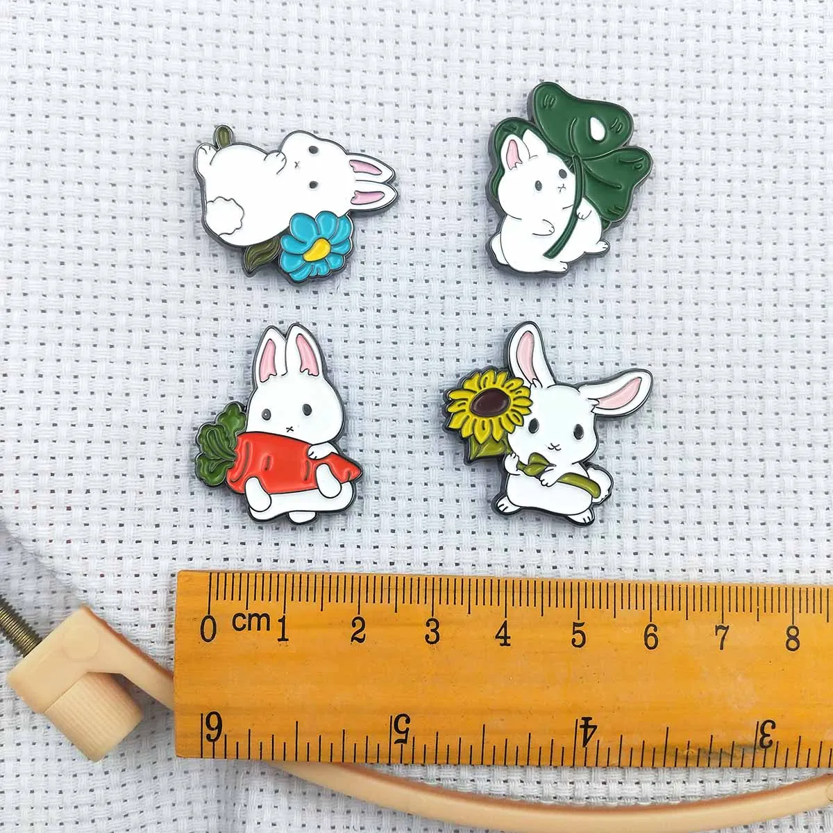 Needle Minder Rabbit, Bunny Needle Holder for Cross Stitch Magnetic Needle Keeper Finder Cute Sewing Magnet Easter Embroidery