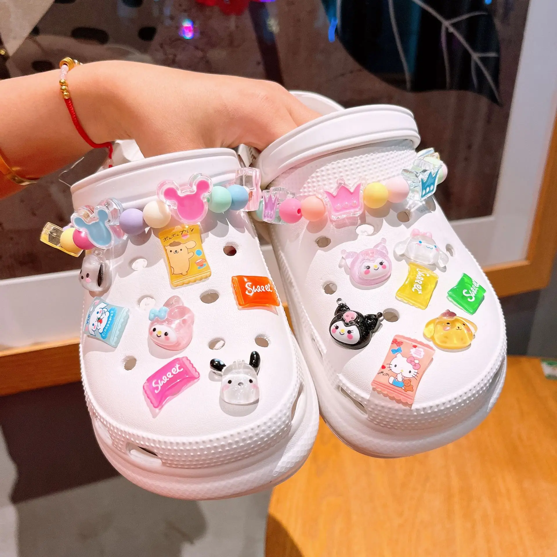 New Sanrio Kuromi LED Accessories Shoe Charms Buckle 7-8Pcs Set Cartoon Cinnamoroll Melody Pochacco Kawaii DIY Charm Gift