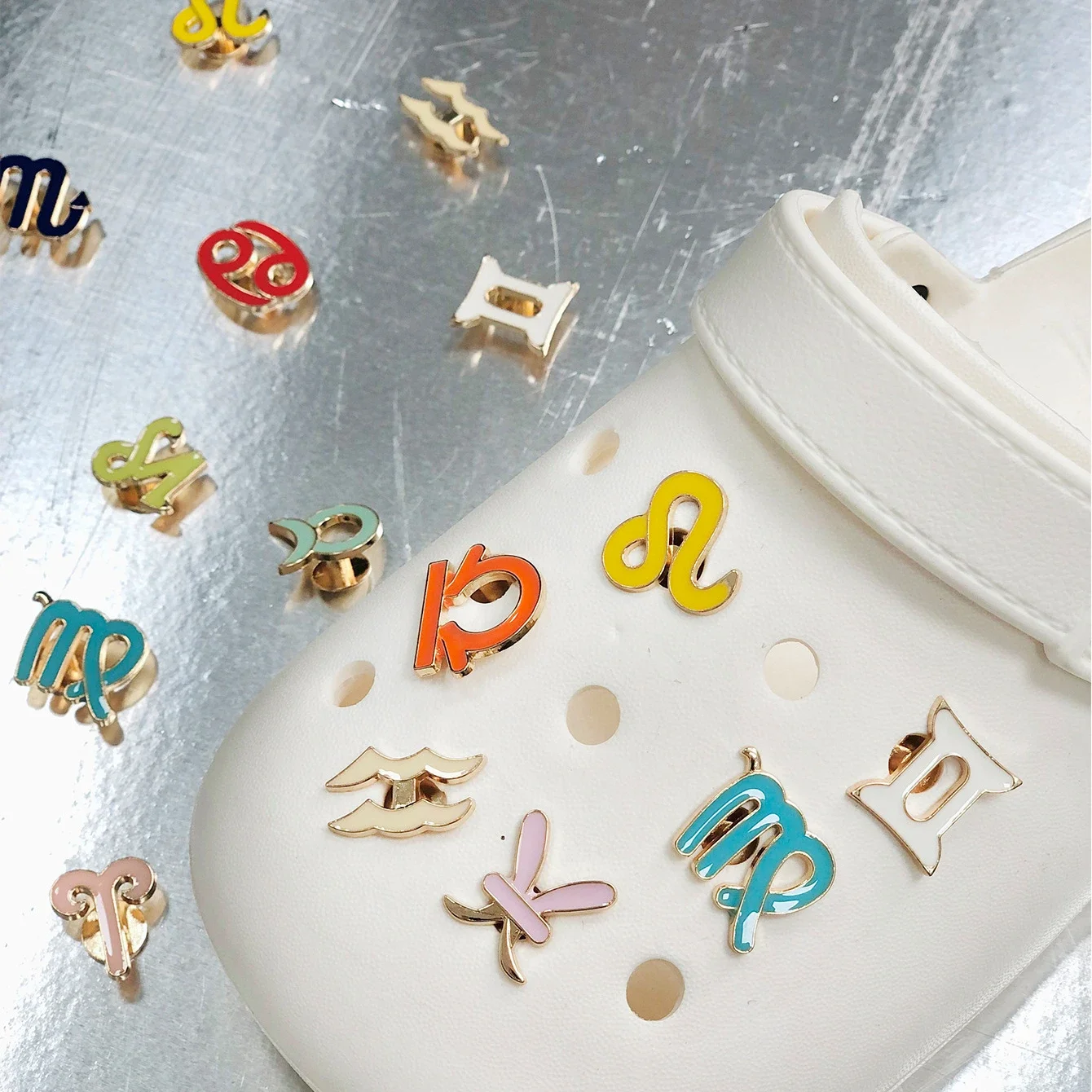 Dijes de constelaciones para zapatos, zuecos de diseñador, accesorios de fiesta de decaración, regalos para niños, mujeres y niñas