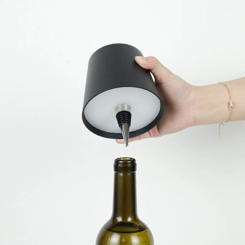 مصباح طاولة زجاجة لاسلكي للتحكم باللمس مكون من 3 ألوان ومصباح ليلي يعتم بدون خطوات مناسب لأضواء خزانة النبيذ في البار