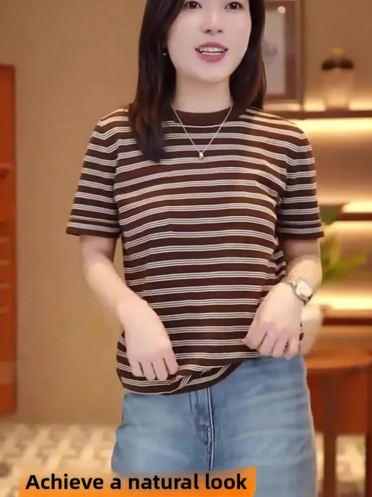 Comfortable round Ne Striped Color Blo ort Sve T-irt Korean Sle Base irt Faionable Summer Design Sense