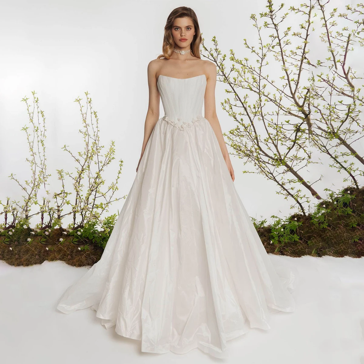 

Luxury Strapless Organza Wedding Dress For Bride Backless A Line Ball Gown For Women Vestidos Novia Long Puffy Bridal Gown