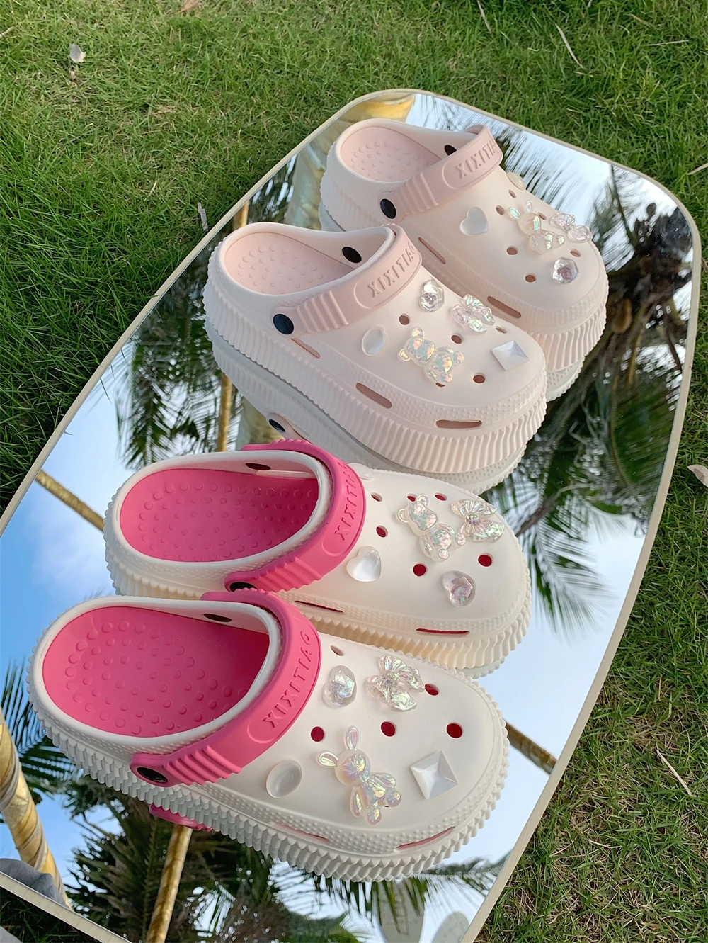 Crystal Teddy Bear DIY Hole Garden Shoes For Women Slippers Beach Vacation Anti Slip Summer Cool Slippers Sandals