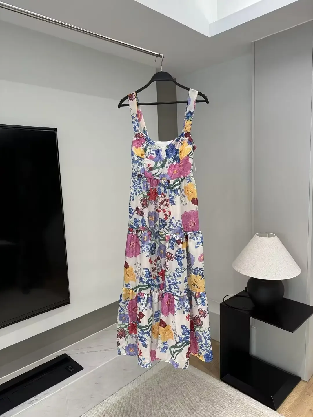 

Women's 2024 New Fashion Slim Off Back Flower Printed Draped Midi Dress Retro Sleeveless Wide Shoulder Strap Women's Dress Z0203