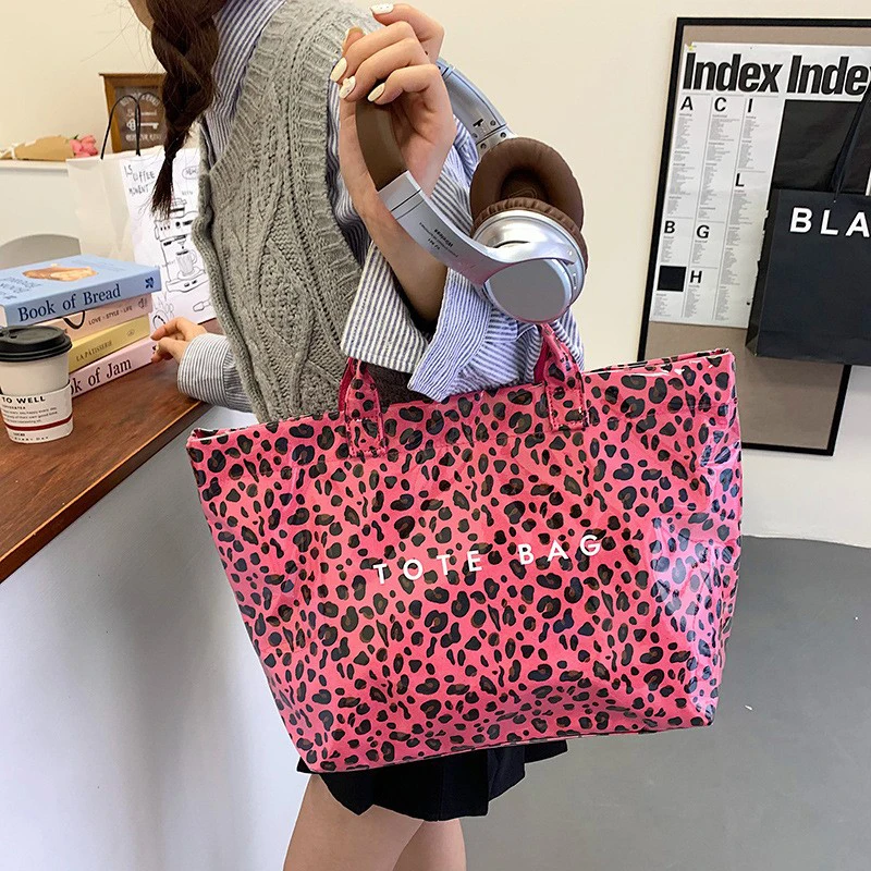 

Popular Leopard Print Handbags, Large Capacity Tote Bags For Women, Pvc Women's Casual Shopping Bags, Letter Printed Handbags