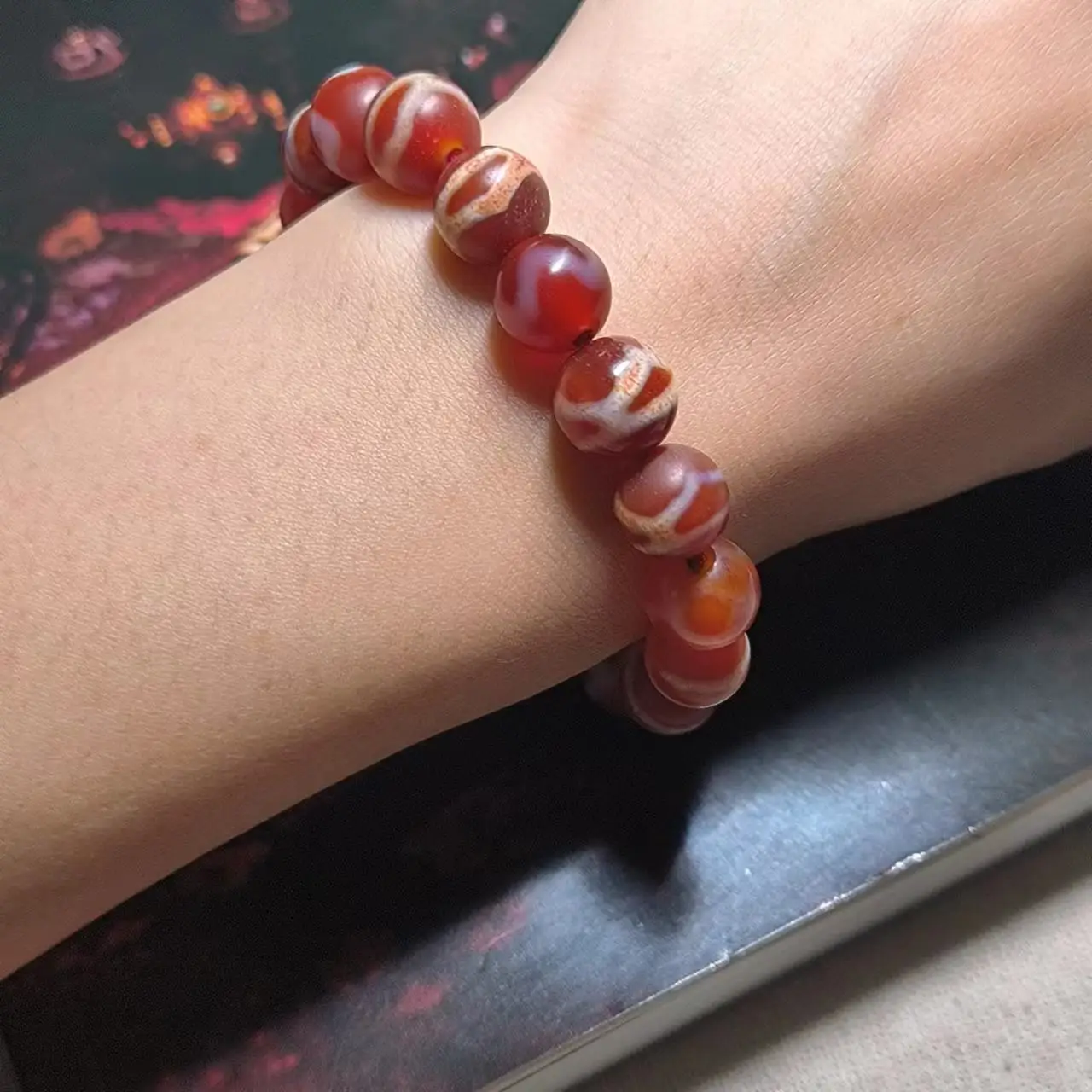 1pcs/lot Natural tortoise shell/tiger tooth pattern/red onyx dzi bracelet Weathering lines Delicate 10mm Accessories jewelry