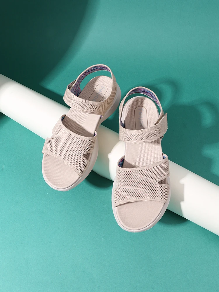 

Summer wetable, thick soled, slip resistant, non tiring, breathable, comfortable beach sandals for outdoor wear