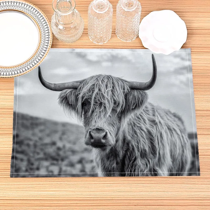 Highland Cow Placemat Cotton Linen Fabric Table Mats Family Dinner Tableware Kitchen Size 30X40cmTable Mat