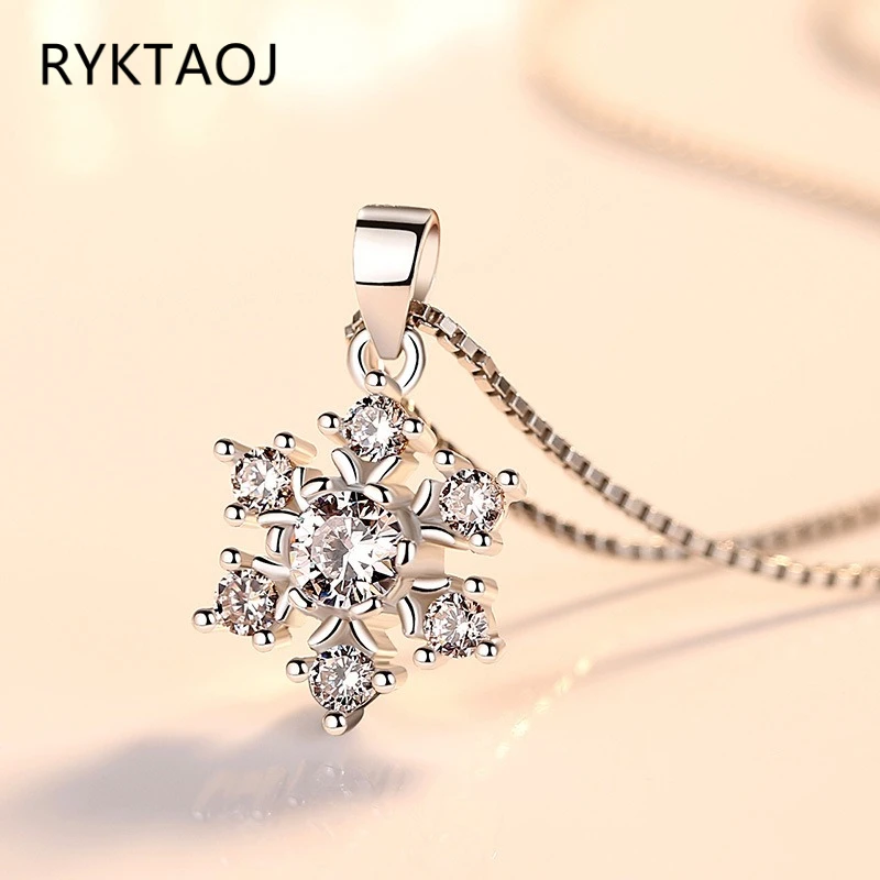 925 Sterling Silver Snowflake Pendant Necklace for Women Round Cubic Zirconia CZ Necklace Winter Wedding Party Fine Jewelry Gift