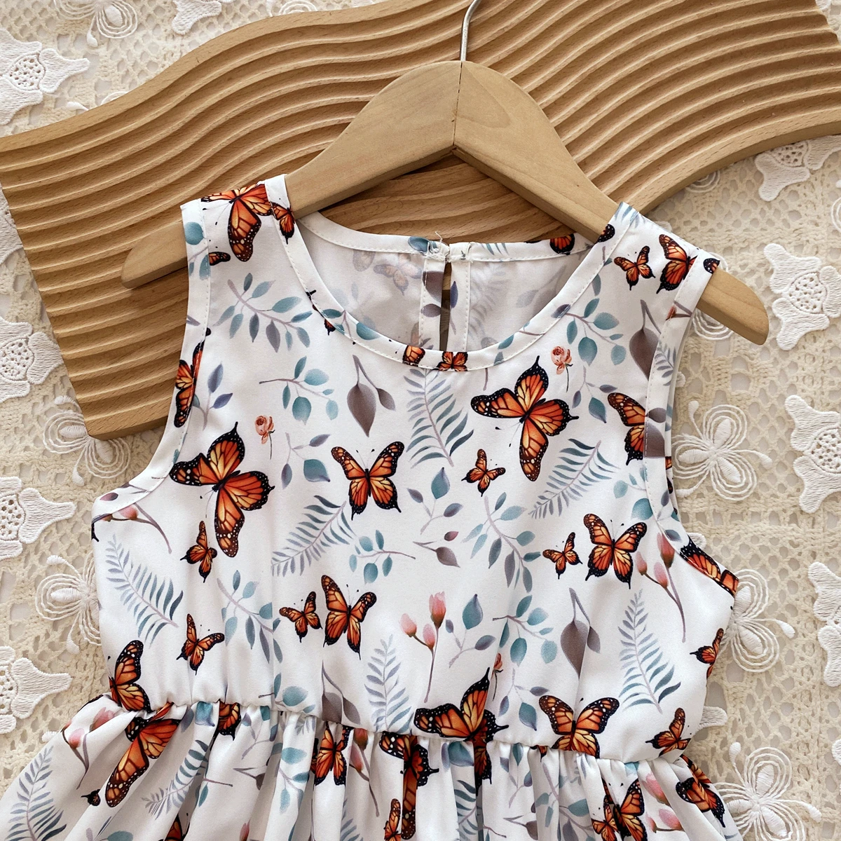 Herbstmode-Set, Kleid mit Schmetterlingsdruck, Oberteil mit Rüschen und Laternenärmeln, 2-teiliges Kinder-Set – Detail 6