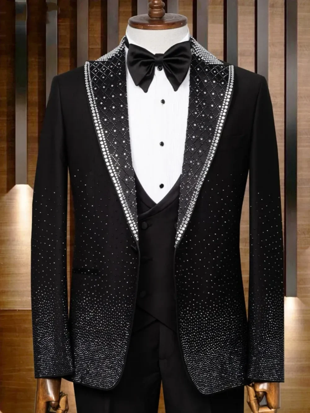 Designer Wedding Tuxedos 3Pcs Beaded Black Men Suit Fashion Peaked Lapel Single Breasted Evening Prom Groom Blazers Customized
