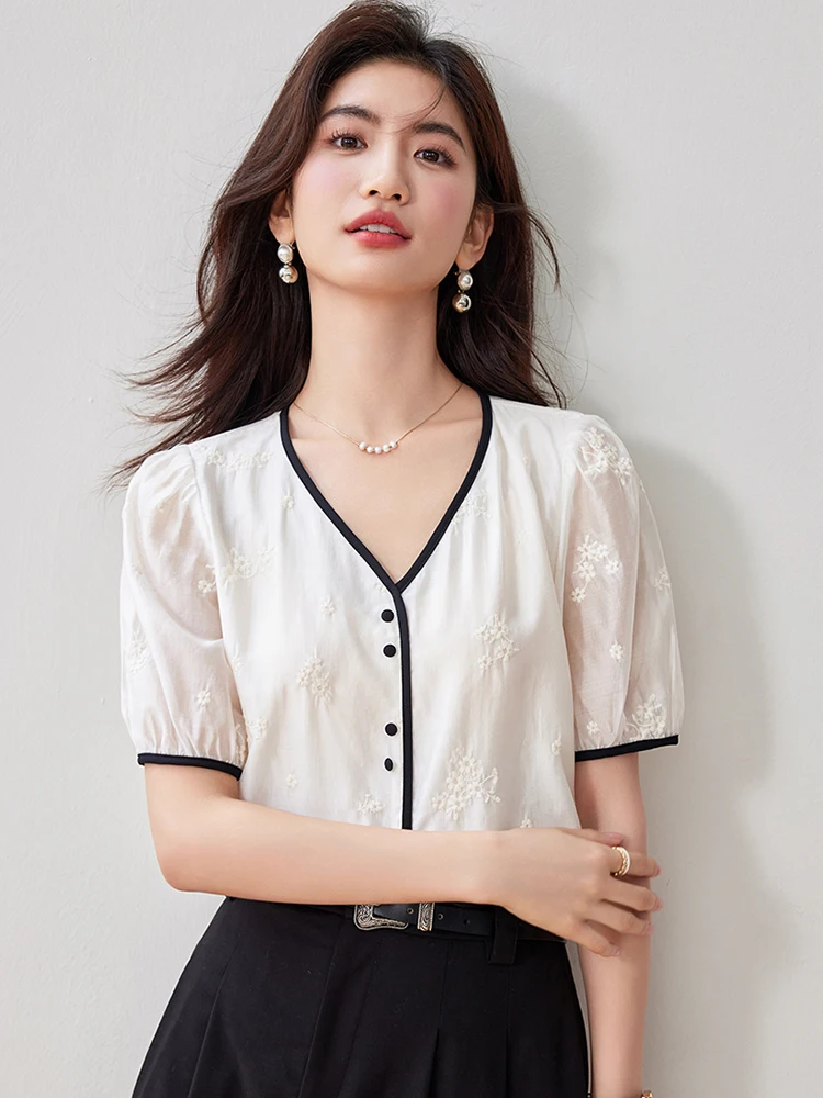 Gentle Style Embroidered Short-Sleeved Shirt Women\'s Summer 2024 New Casual Tops Fashion Elegant V-neck Blouse