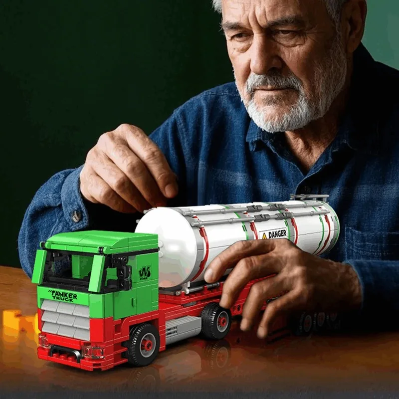 Stadtverkehr Öl Tanker LKW Bausteine 10-Rad Heavy Duty Fahrzeug Modell Desktop Display Spielzeug für Jungen Sammler Geschenk