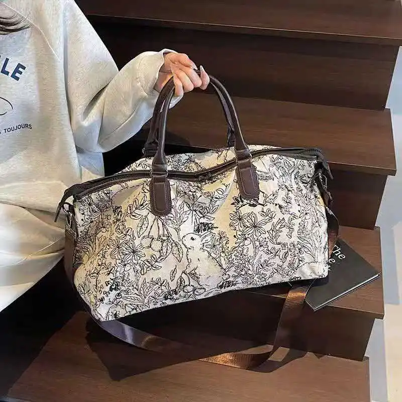 

Модная вместительная дорожная сумка 2026 года для женщин: стильная и универсальная, для фитнеса и хранения вещей, с ручкой и наплечным ремнем