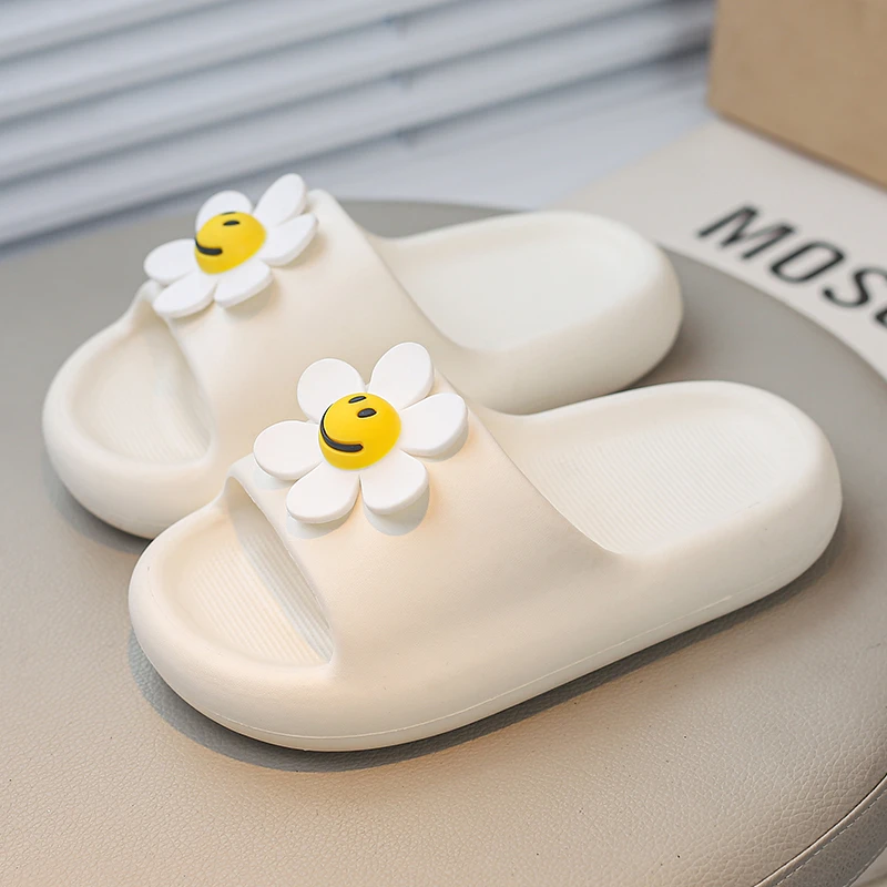 

Популярные детские мультяшные тапочки с цветами, универсальные шлепанцы из ЭВА для девочек, модные мягкие нескользящие сандалии для ванной и душа