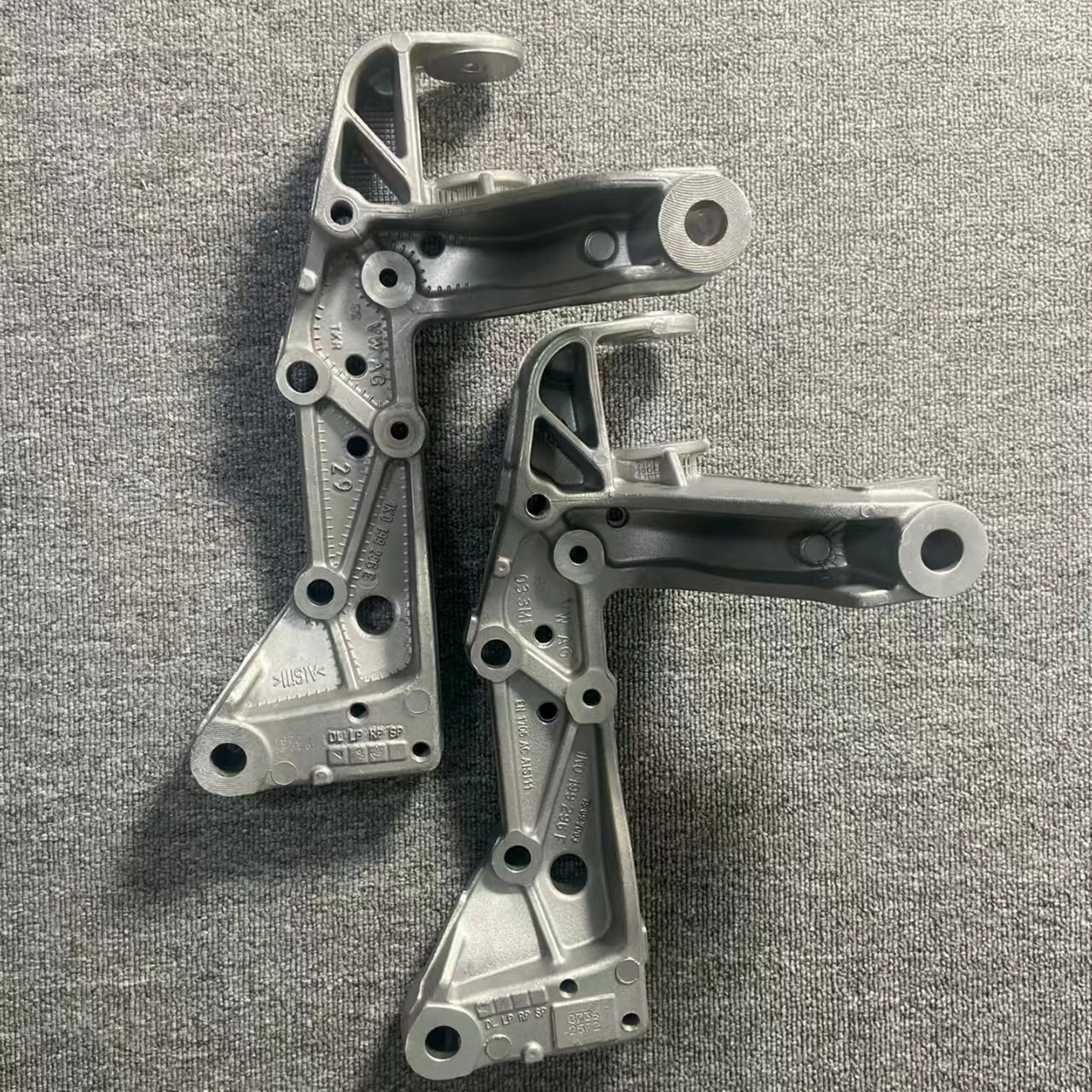 Dudukan mesin 1K0199296F cocok untuk Volkswagen EOS Scirocco Golf Touran Sportback 2004-2015 Audi A3 2003-2013 |   Penggantian OE