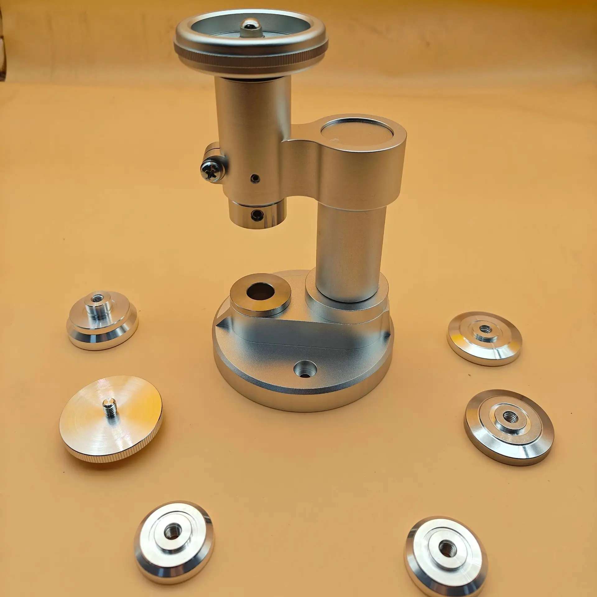 E25 prasa śrubowa prasa biurkowa maszyna do zamykania zegarków dolna pokrywa urządzenie do zamykania zegarków maska ​​narzędzie do naprawy szkła