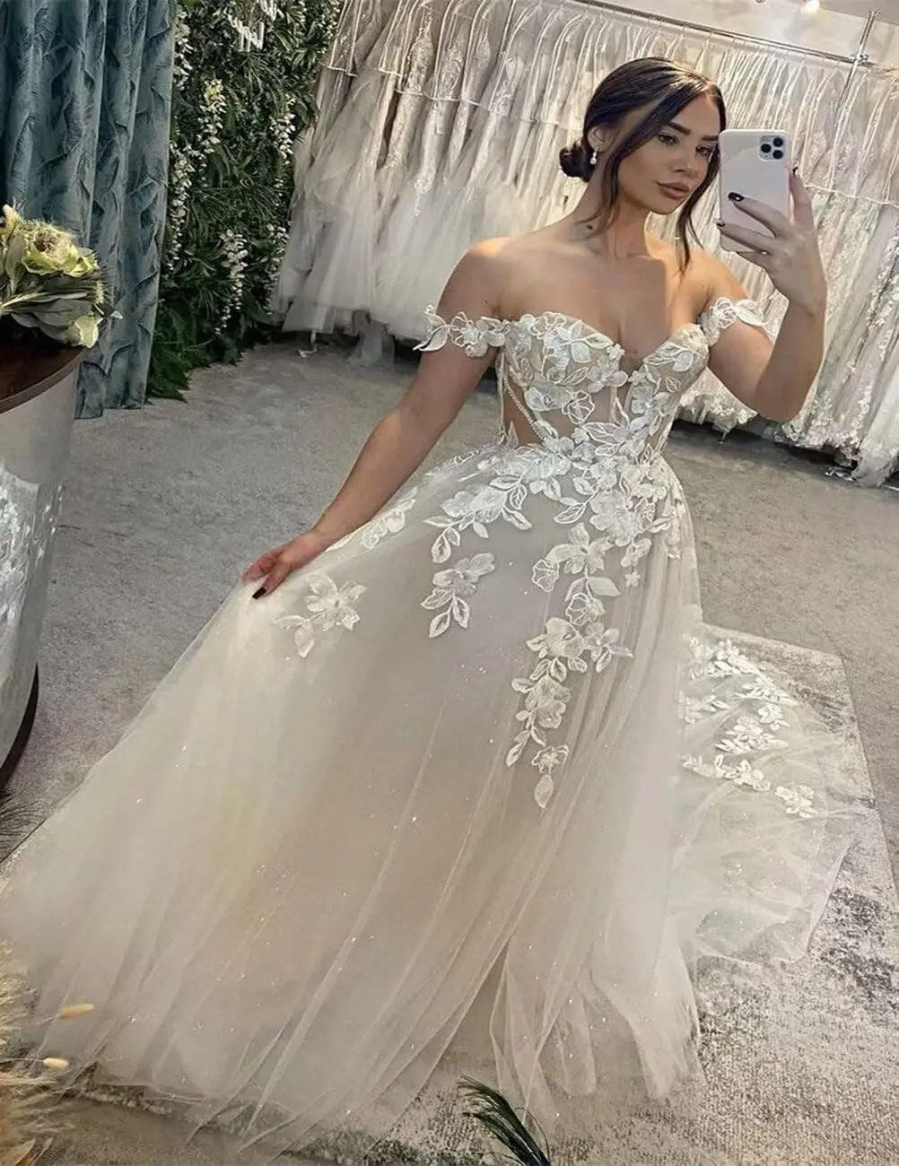 

Ball Gown Lace Wedding Dress Off The Shoulder Boho Wedding Dress for Bride Bridal Gowns with Long Train