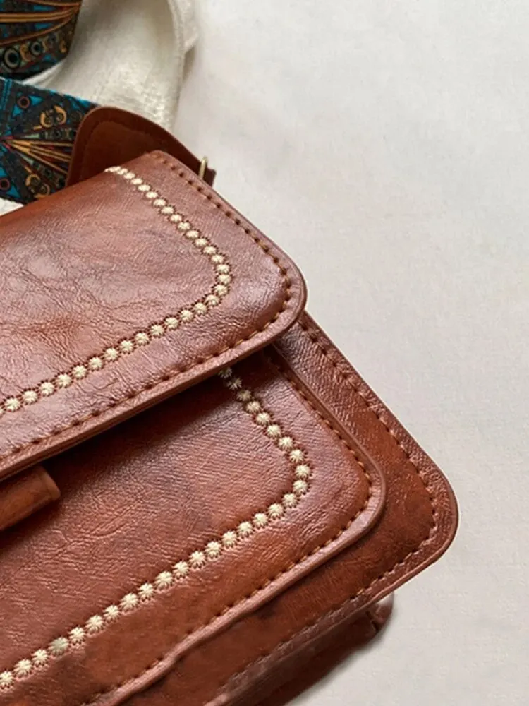 Skóra PU torba kwadratowa Retro wzór w napisy torba na ramię Crossbody o dużej pojemności dla kobiet