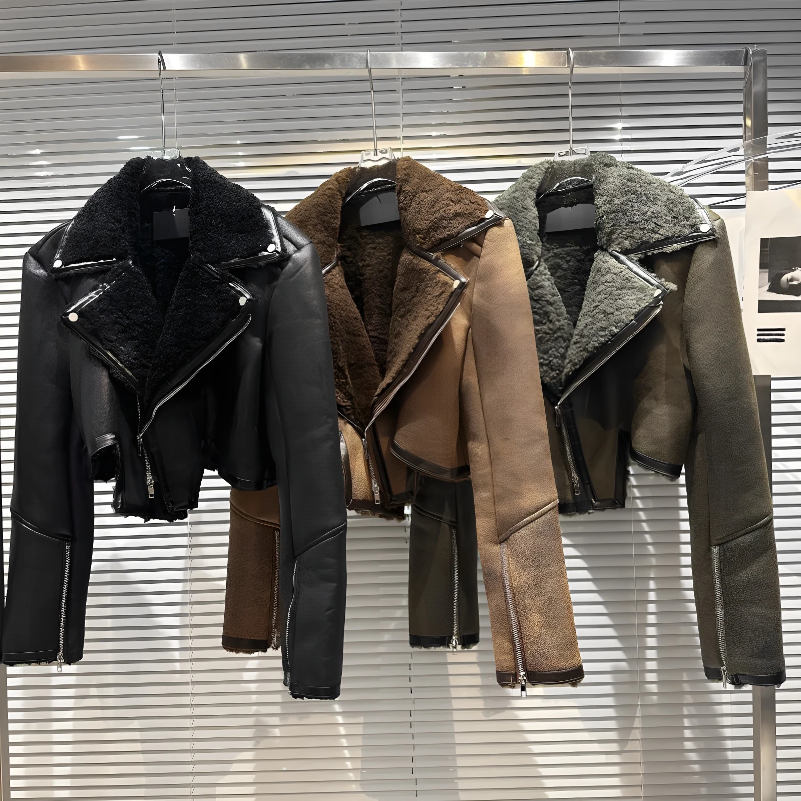 

Faionable 2025 Winter Motorcycle Sle Faux Leather Jaet Coat Inteated Fur Collar Stand up Zipper Long Sve Women's Coat