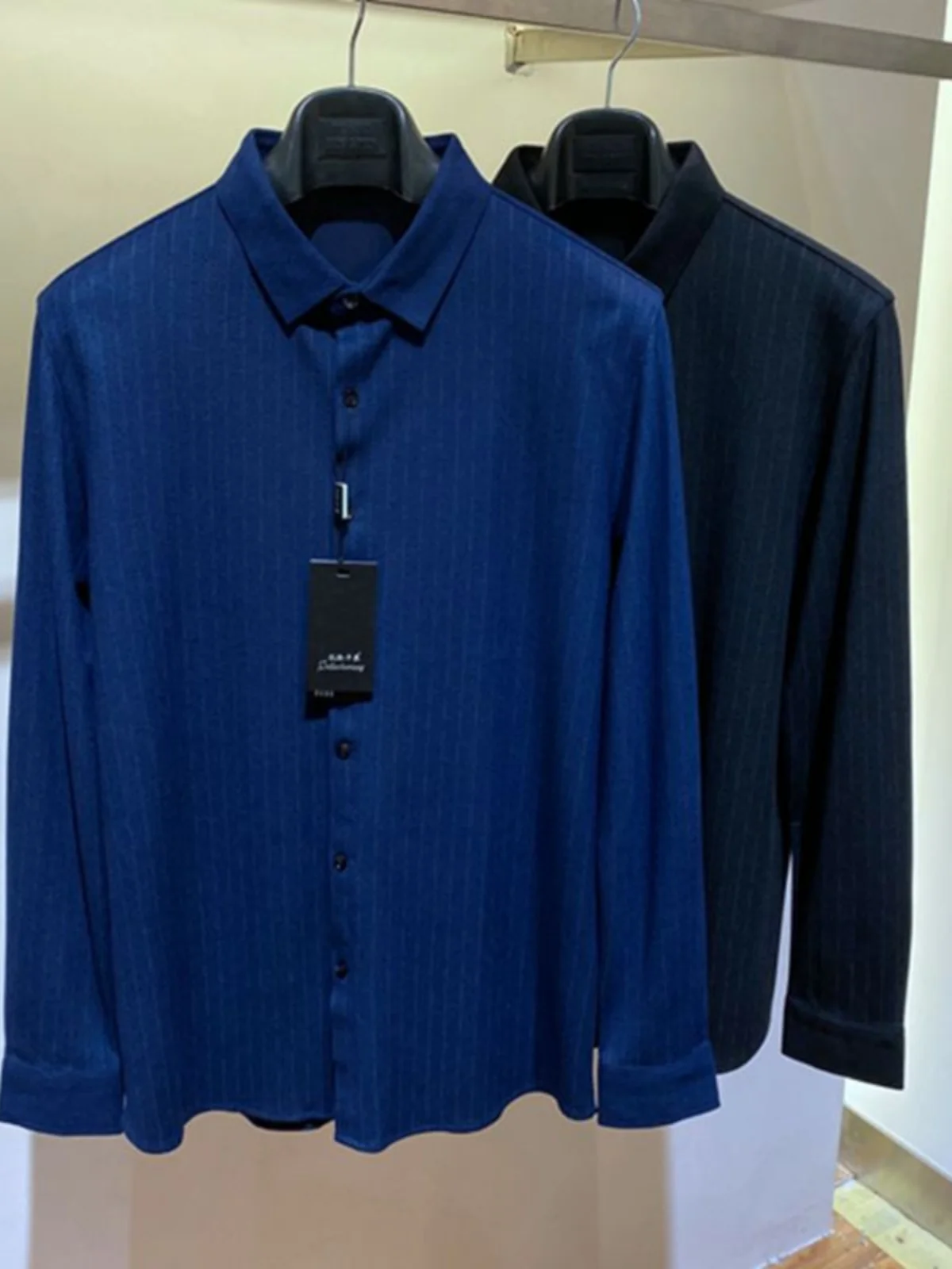 

Мужская высококачественная удлиненная рубашка из эластичной дышащей ткани «пять в одном» с откидным воротником, комфортная и приятная к телу, для осени и зимы...