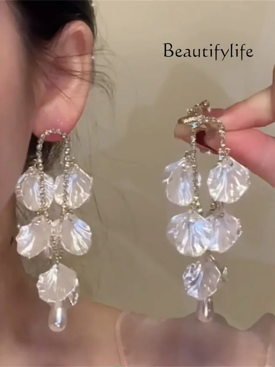 

White flower exaggerated earrings women's high-end long fringed pearl earrings unique earrings