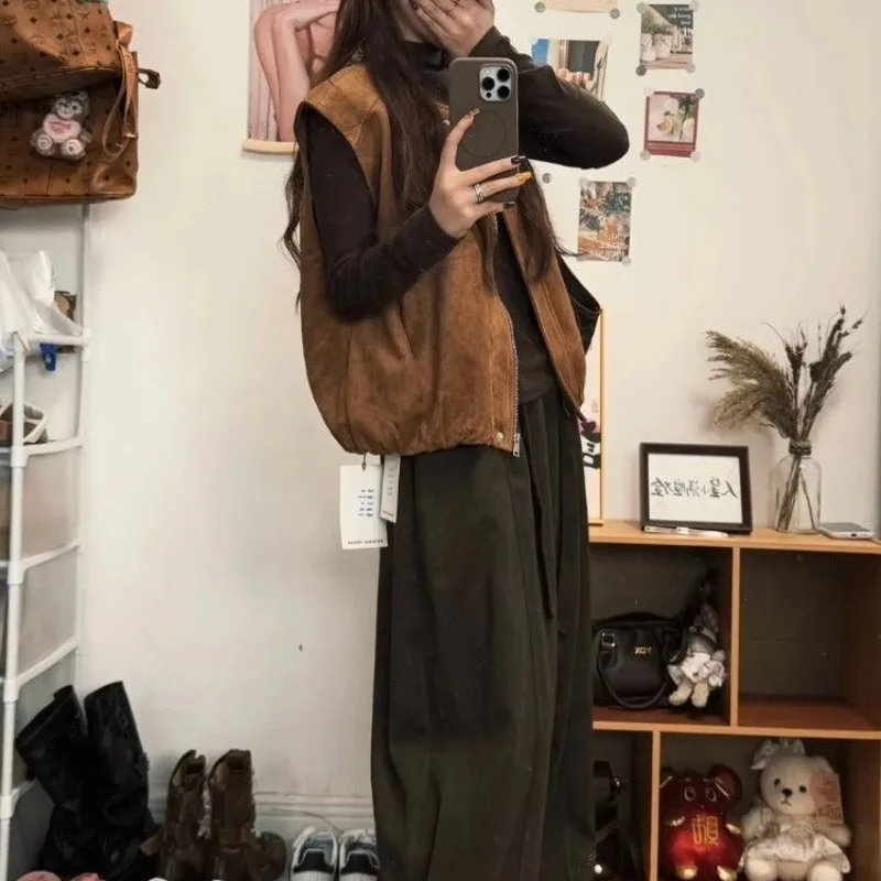 

Новый корейский замшевый жилет с круглым вырезом, милый модный осенний модный и стильный вид, свободный универсальный вариант, можно штабелировать в модном пути