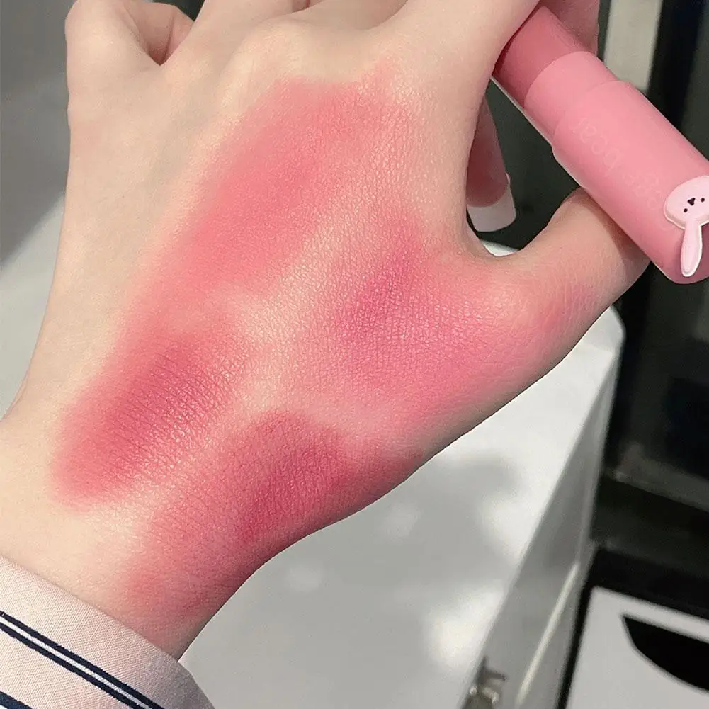 Penna per rossetto in velluto opaco a quattro colori lucidalabbra colorato idratante duraturo prodotti per il trucco ad alta resa cromatica Gloss all'ingrosso