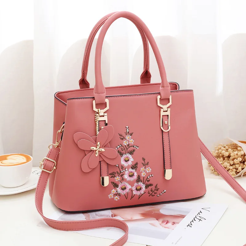 Fashion Embroidery Women Shoulder Bag Quality Leather Handbags  Female Large Capacity Casual Crossobdy Bags Commuting tote bag